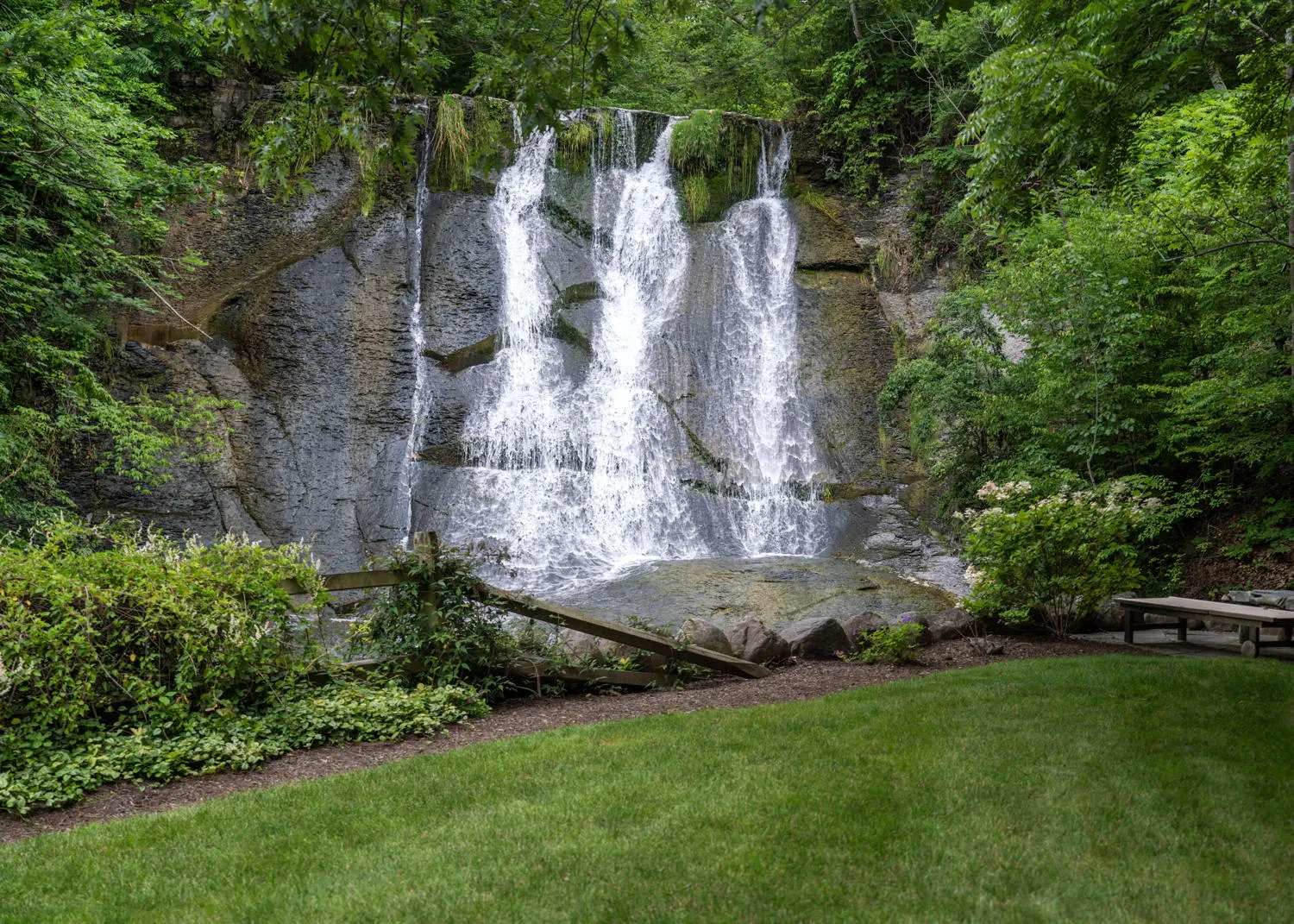 The waterfall garden at Schottland's Party